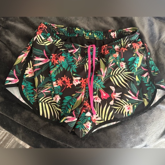 Old Navy Pants - Old Navy Active Black and Green Floral Shorts